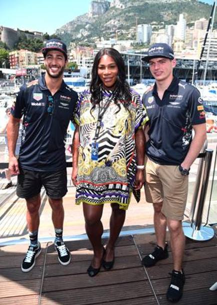Qui Serena  con i due piloti della Red Bull: Daniel Ricciardo (sinistra) e Max Verstappen